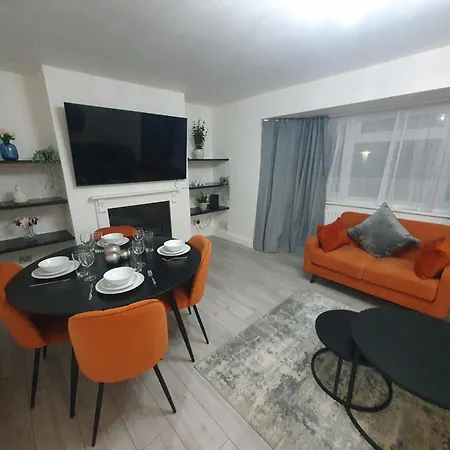 New Cosy Central 2-Bedroom Apartment London